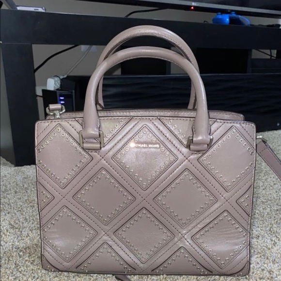 Michael Kors Diamond Grommet Selma Med Satchel - Picture 1 of 6